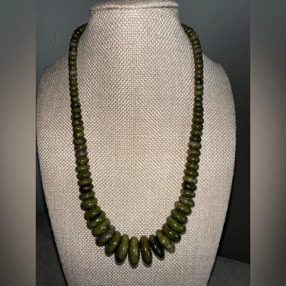 Forest Night Green epidote bead necklace by Jay King - Picture 3 of 14